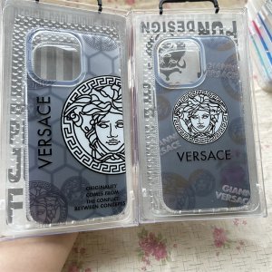 【Versace】 贅沢 ブランド ヴェルサーチ iPhone 14/14 Plus/14 Pro/14 Pro Max/13/13 Pro/13 Pro Max/12/12 Pro/12 Pro Max/11 ケース 芸能人愛用[#case202303131]