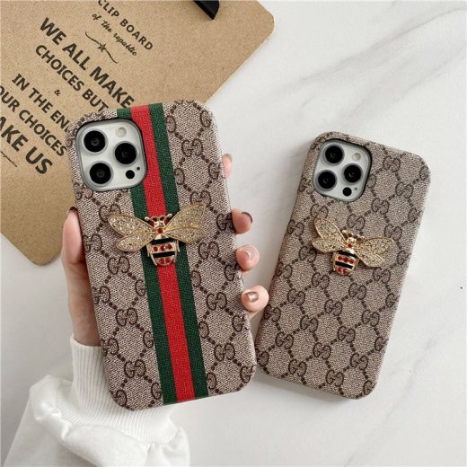 人気 GUCCI / グッチ 蜂の装飾用アタッチメント ケース iPhone 16/16 Pro/16 Pro Max/15/15 Pro/15 Pro Max/14/14 Pro/14 Pro Max/13/13 Pro/13 Pro Max/12/11/XS/8/7 plus ケース ファッション ブランド [#case202208242]