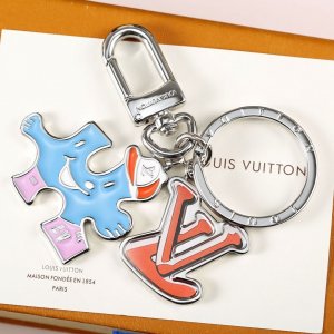 LOUIS VUITTON (ルイ・ヴィトン) 超可愛い チャーム キーホルダー キーリング 飾り 鞄飾り 芸能人愛用 プレゼント勧め 送料無料[#key2023072518]