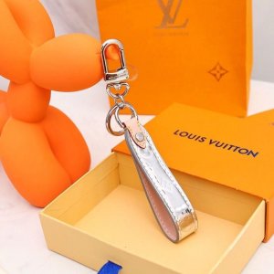 人気 LOUIS VUITTON キーリング チャーム・ツイスト ルイ・ヴィトン モノグラム シグネチャーのデザイン 送料無料[#case2022033013]