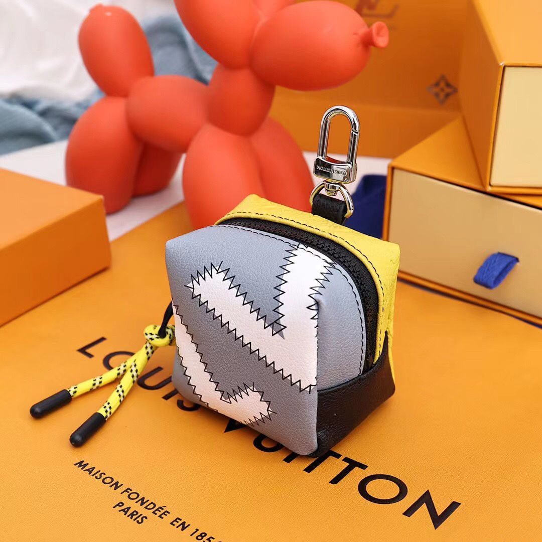 人気 LOUIS VUITTON ケース キーリング チャーム・ツイスト ルイ・ヴィトン モノグラム シグネチャーのデザイン ファッション 送料無料[#case2022081018]