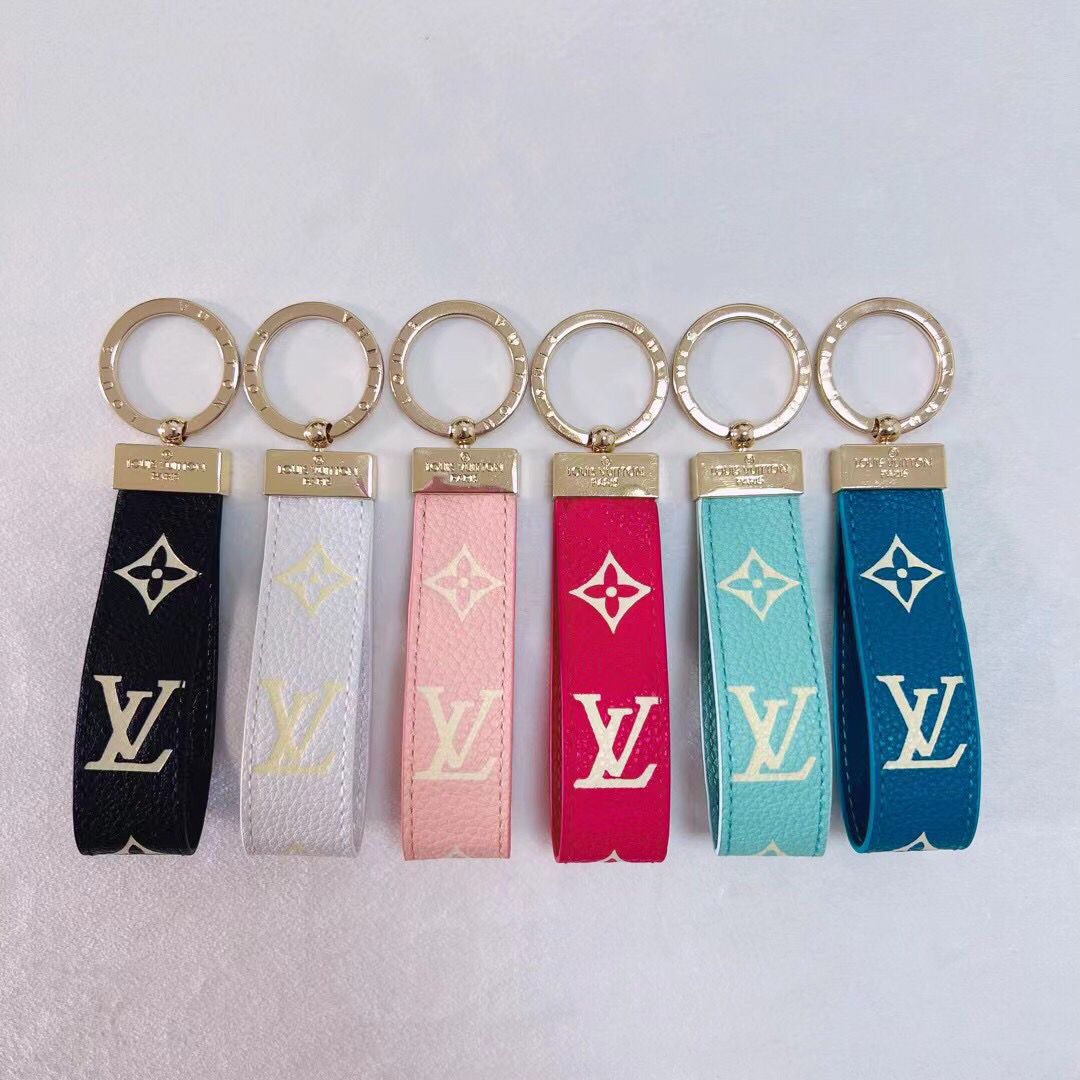 人気 LOUIS VUITTON キーリング チャーム・ツイスト ルイ・ヴィトン モノグラム シグネチャーのデザイン 送料無料[#case202209084]