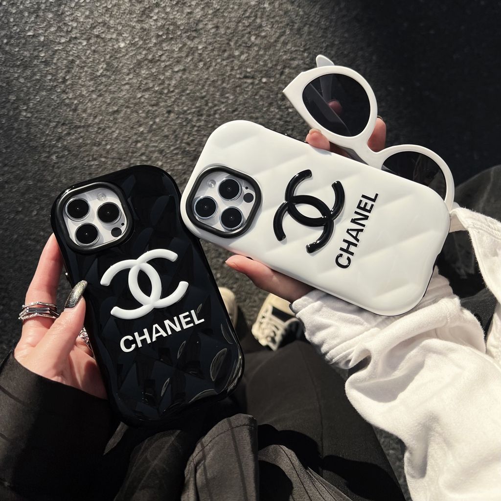 大特価 ブランド 贅沢 CHANEL / シャネル iPhone 15/15 Pro/15 Pro Max/14 Pro/14 Pro Max/13/13 Pro/13 Pro Max/12/12 Pro/12 Pro Max/11 ケース 今季の新作 芸能人愛用[#case202401149]